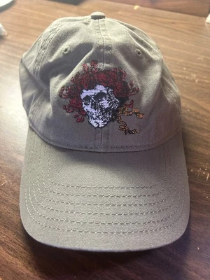 Gorra Grateful Dead & Company 2023 Final Tour Calavera Rosas Bertha Caqui Verde Nuevo de Lote Antiguo Foto 1 de 4