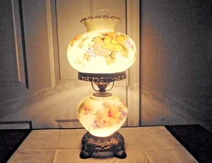 Vom Winde verweht Vintage 3-WEGE DICKE MILCHGLAS BLUMEN DISPLAY HURRIKAN LAMPE - Bild 1 von 16