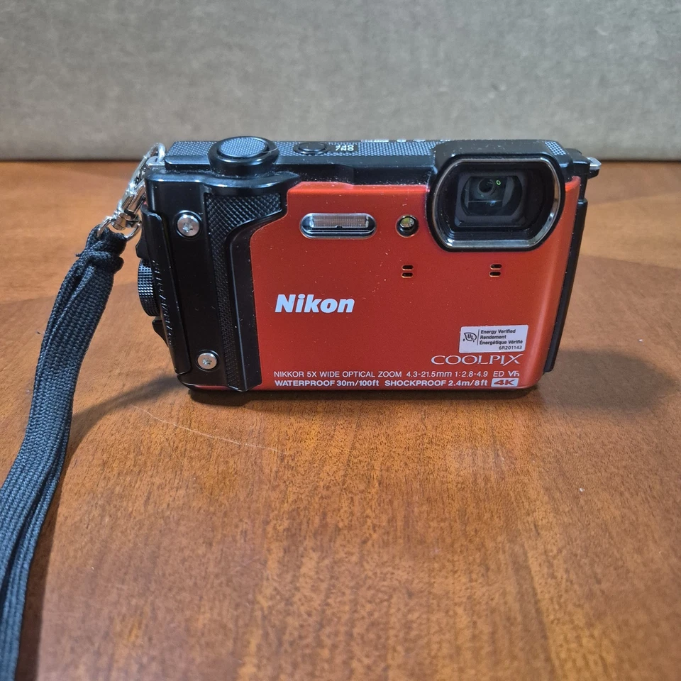 Cámara digital Nikon Coolpix W300 16,0 MP 4k impermeable (naranja) Foto 1 de 4