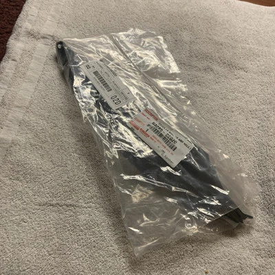 Cubierta de orificio de moldura de parachoques delantero para Lexus RX350/RX450H 2016-2019, fabricante de equipos originales derecho Foto 1 de 3