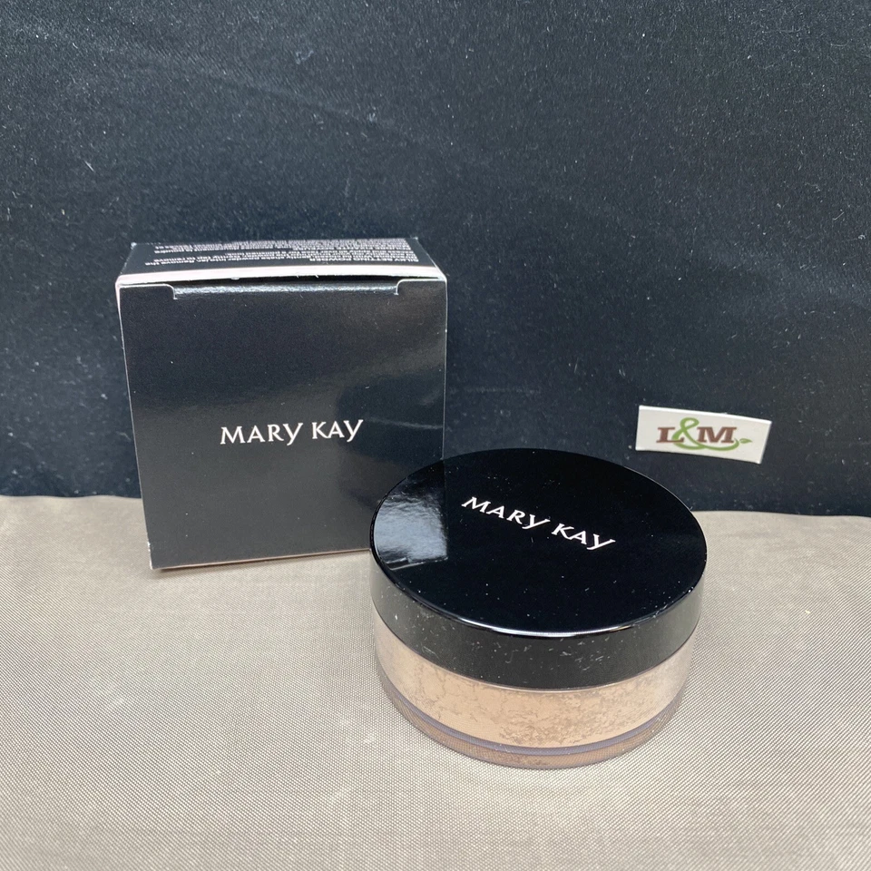 MARY KAY SILKY SETTING POWDER DEEP IVORY-NIB FULL SIZE - Image 1 of 4