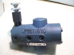 NEW DYNEX 8821-03-1/2-25-LLP 1/2" NPT RELIEF VALVE 500PSI MAX P3359 - Picture 1 of 3