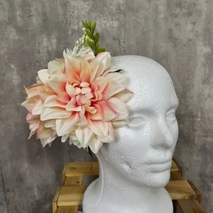 Floral Kopfschmuck blassrosa weiß Dahlie Blume Fascinator Haarspange Tiki Hochzeit - Bild 1 von 6
