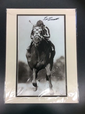 SECRETARIAT MATTED STRETCH DRIVE (Autografiado) Por HOF Jockey Ron Turcotte  Foto 1 de 4