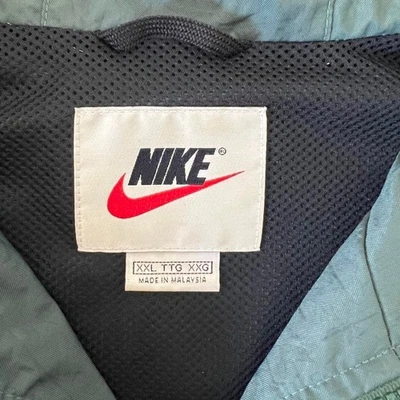 Abrigo de lluvia vintage Nike verde Foto 1 de 4