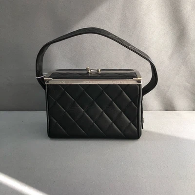 Bolso Caja Chanel Francia Vintage Negro Plata Cierre Guanyin Foto 1 de 4