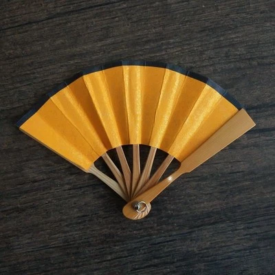 Mini ventilador plegable de 2,5 pulgadas de bambú para colgar coche decoración teléfono encanto vintage ventilador artesanal Foto 1 de 4