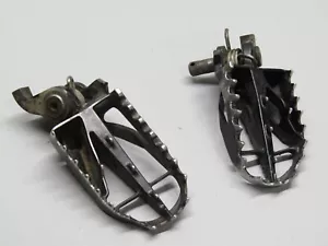 2013 KAWASAKI KX250F KX450F OEM FOOTPEGS PINS SPRINGS MAY FIT OTHER YEARS/MODELS - Picture 1 of 3