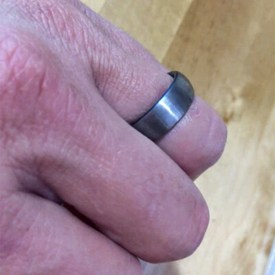Anillo de boda de tungsteno cepillado con cúpula de 4 mm-8 mm para hombre cómodos 5-12 Foto 1 de 4