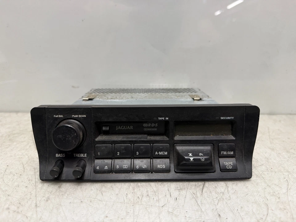 Jaguar XJ40 Autoradio Radio CD/Kassetten  DBC11304 - Bild 1 von 3