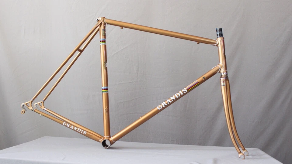 GRANDIS CAMPIONE DEL MONDO Oro 57 x 56 cm Columbus SL AÑOS 80 Hecho a Mano en Italia Foto 1 de 4