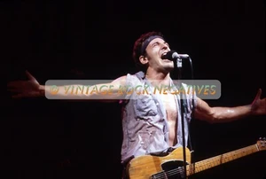 BRUCE SPRINGSTEEN Detroit July 1984 MUSEUM QUALITY ARCHIVAL Photo (8.5x11) RARE - Bild 1 von 1