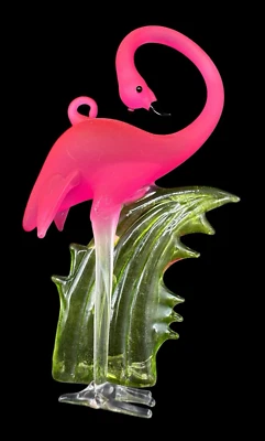Estatuilla de vidrio vintage de flamenco de 4" rosa verde hierba estatua pájaro Foto 1 de 4