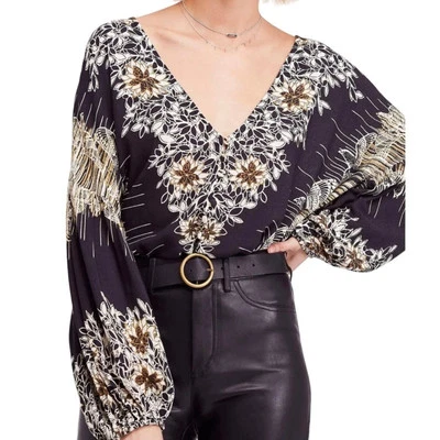 Top Free People Talla Pequeña Pájaros de una Pluma Gran Tamaño Manga Larga Cuello en V-Boho Foto 1 de 4