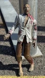 NECA Resident Evil Lab Abrigo Zombie 10 Aniversario Figura Terror Apocalipsis Juguete - Imagen 1 de 11