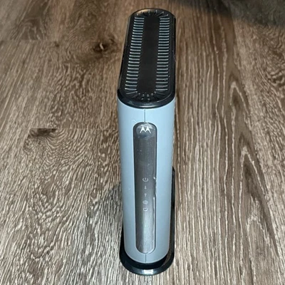 Motorola - MB8611 32x8 DOCSIS 3.1 Cable Modem 2.5 GB Ethernet - Black - Image 1 of 4