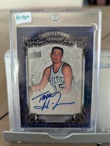 2007-08 Dedicazioni Cronologia D-TH #15 Tom Heinsohn Autografo 8/50 Scheda - Foto 1 di 2