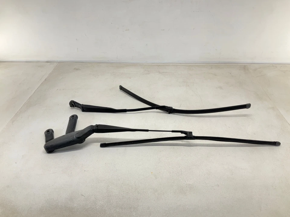 00-06 MERCEDES-BENZ CL-Class CL500 Front Windshield Left & Right Wiper Arm - Image 1 of 4