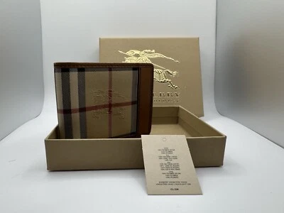 Cartera Burberry Bi Fold  Foto 1 de 4