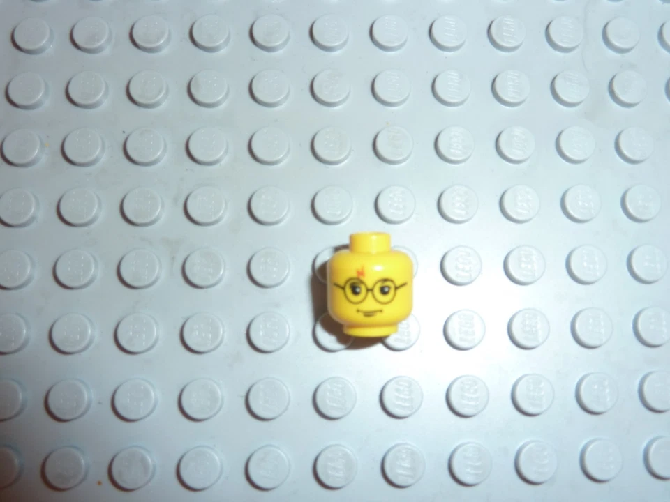 Tete LEGO Harry Potter Minifig head ref 3626bpx94 / set 4728 4730 4708 4709 4727 - Photo 1/1