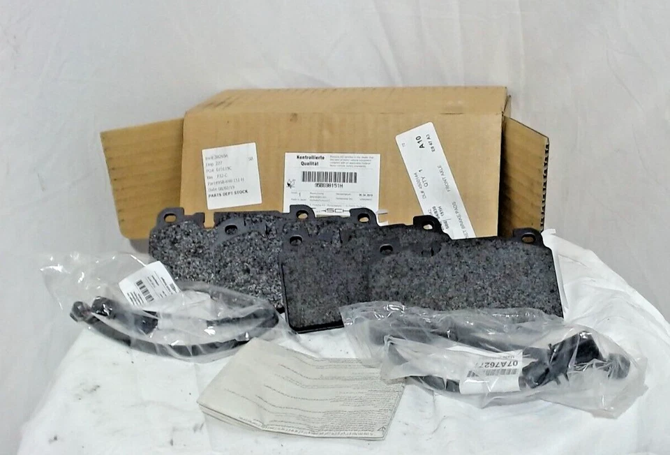 Conjunto de pastilhas de freio a disco dianteiro original do fabricante dianteiro para Porsche 95B698151H - Imagem 1 de 3