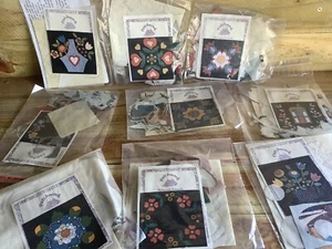 PATCHWORK SEWING KITS - BULK LOT OF PATTERNS & KITS VARIOUS - Foto 1 di 9