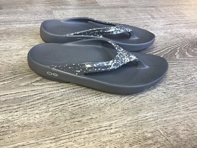 OOFOS Mujer 7 OOlala Sandalias Zapatos Gris Salpicaduras Plataforma Deporte Recuperación Tanga Foto 1 de 4
