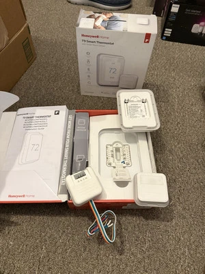 Honeywell Home T9 WiFi Smart Thermostat With Smart Room Sensor - Image 1 of 3