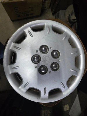 Tapacubos para Plymouth Breeze 1999 y 2000 estilo 10 ranuras Foto 1 de 2