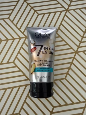 玉兰油 Total Effects 7 合 1 泡泡洁面乳 5.0 液量盎司 — 第 1/2 张图片