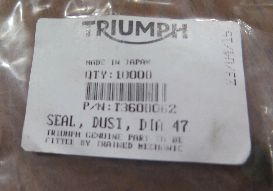 Vedação de poeira Triumph Dia 47 fabricante de equipamento original T3600062 NOS (05C-2-3) - Imagem 1 de 3