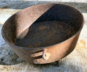 Antiker dreibeiniger Dutch Oven aus Gusseisen, 11" x 11" - Bild 1 von 11