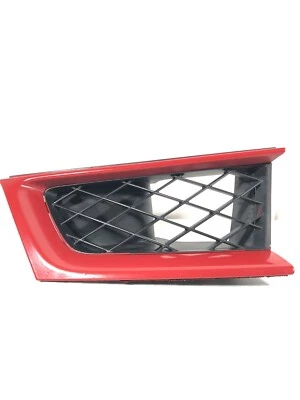Subaru Impreza WRX STI GD 2006-2007 pieza de rejilla de parachoques lado derecho del pasajero (rojo) Foto 1 de 4