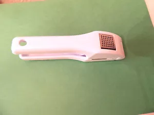 White Garlic Presser Easy Clean Plastic Crusher Squeezer Masher Mincing - Picture 1 of 5