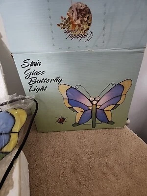 Lámpara de mesa de mariposa de vitral estilo Tiffany de jardín encantado Foto 1 de 3