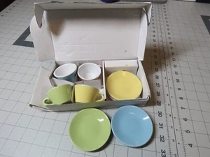 IKEA DUKTIG 8 Stück Tasse/Untertasse Spielset 4 Farben Kinderspielzeug Geschirr Porzellan in Box - Bild 1 von 8