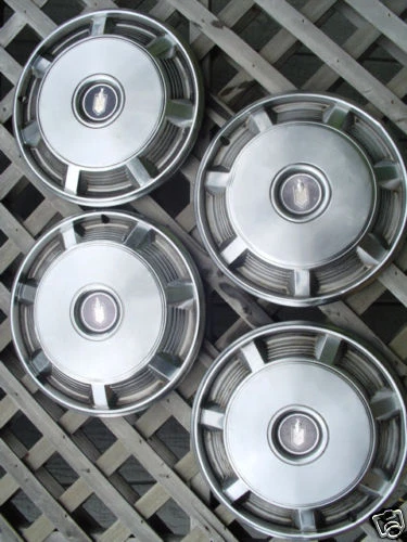 TAPASCUBOS CHEVROLET MONTE CARLO CUBIERTAS DE RUEDA TAPA CENTRAL Foto 1 de 1