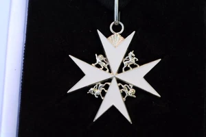 KNIGHT OF GRACE VENERABLE ORDER OF ST JOHN NECK BADGE MEDAL CROSS DECORATION - Picture 1 of 3