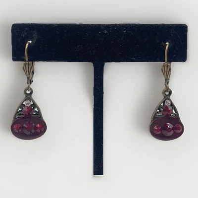 Pendientes colgantes vintage de cristal rojo rubí tono latón filigrana aspecto Art Deco Foto 1 de 4