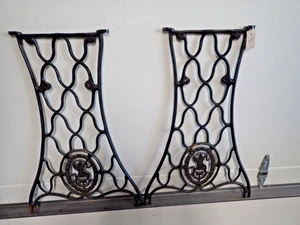 Antique Singer Treadle Sewing Machine Cast Iron Base LEGS Repurpose # 155 - Picture 1 of 13