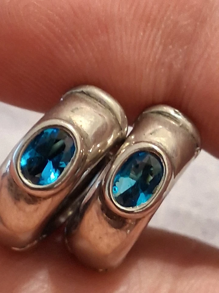 Маленькие обручи из стерлингового серебра 925 пробы с сапфиром 3⁄4 дюйма - Изображение 1 из 3