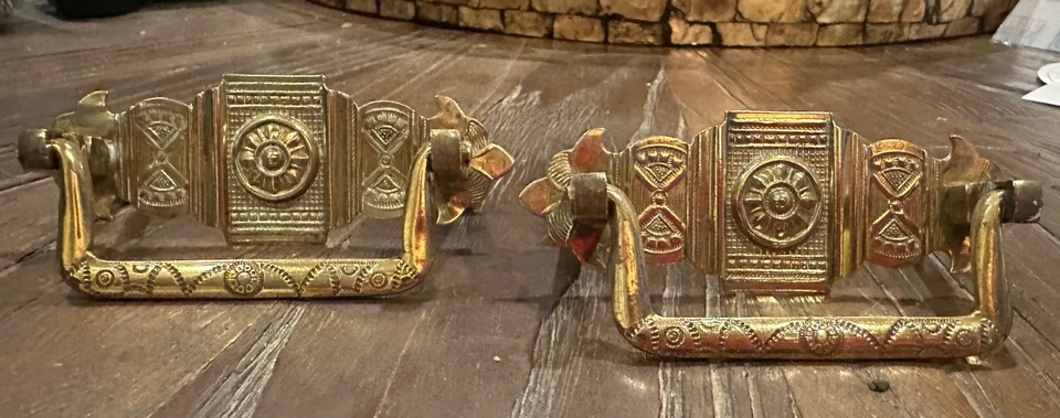 Centros de orificio de latón prensado Eastlake antiguo restaurado de 3,5" (PAR (2)) Foto 1 de 3