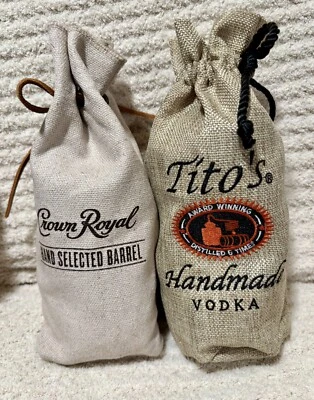 CROWN ROYAL Hand Selected Barrel Canvas & TITO’S Handmade Vodka Gift Bag — 第 1/4 张图片