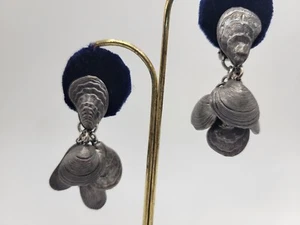 Vintage NAPIER Eugene Bertolli Clam Sea Shell Dangle Silver Tone Clip Earrings - Picture 1 of 9