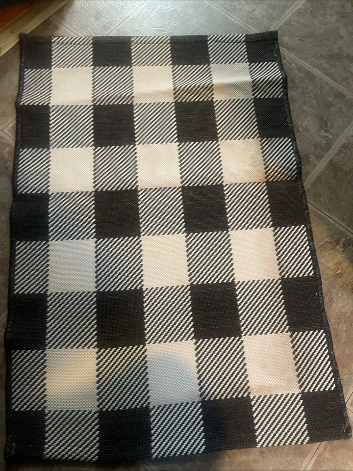 Area Rug - Image 1 of 1