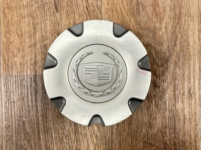 2004-2006 CADILLAC SRX 18" Wheel Hub Center Cap OEM 9594307 Chrome Gray - Image 1 of 4