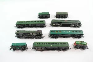 OO Gauge Model Railways Vanguard Warship Class Locomotive Tender Wagons Carriage - Picture 1 of 7