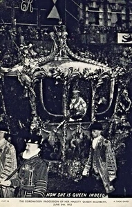 Postal de la realeza del entrenador de coronación recién coronada de la reina Isabel II Londres C1952 - Imagen 1 de 3