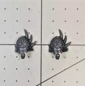 Warhammer 40K CHAOS SPACE MARINE SLAANESH CHAMPION SHOULDER PAD x2 GW bits KK25 - Picture 1 of 1