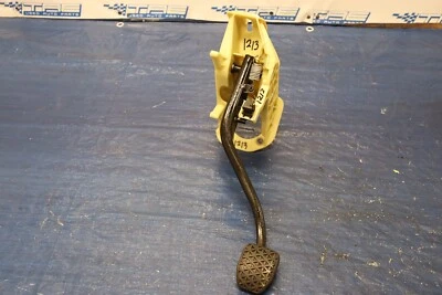 BMW M5 F10 2013 13 sedán 4,4 L V8 fabricante de equipos originales pedal de freno interior #1213 Foto 1 de 4